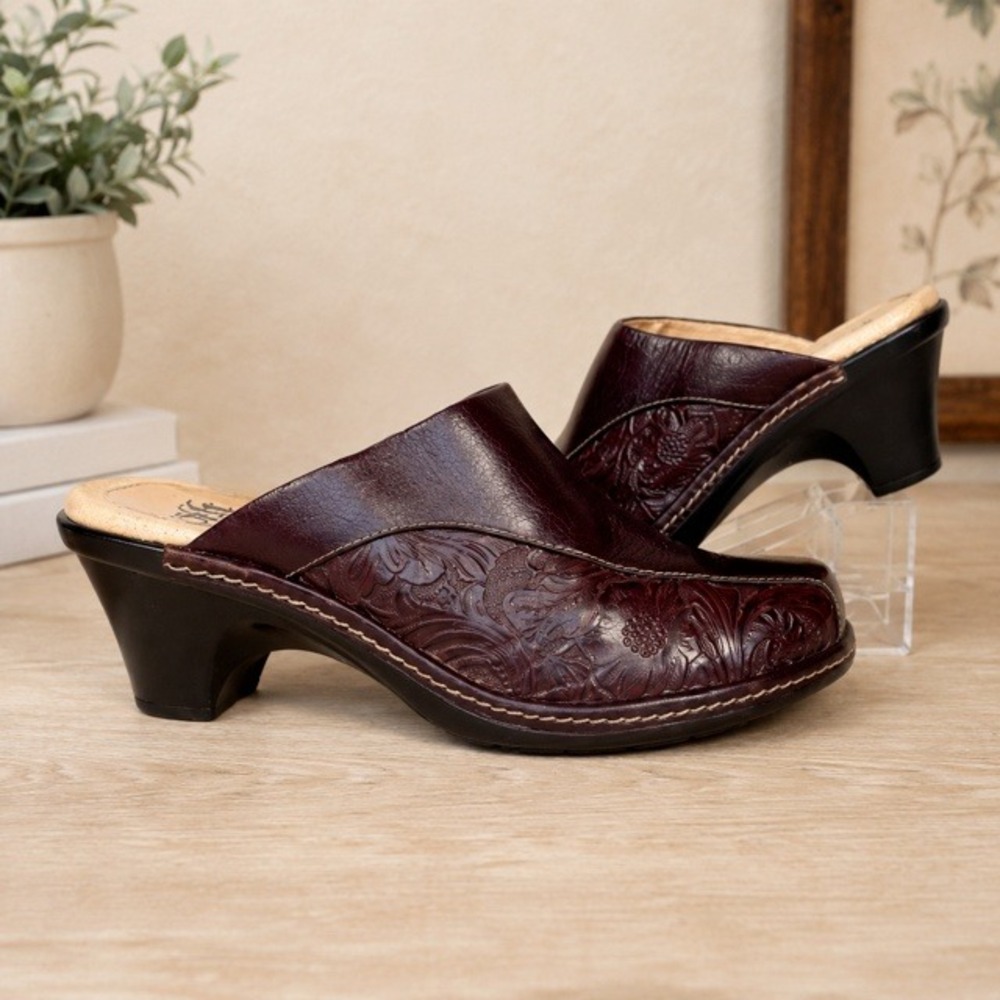 Söfft Women's 8.5M Burgundy Brown Leather Floral‎ Embossed Mule Heels